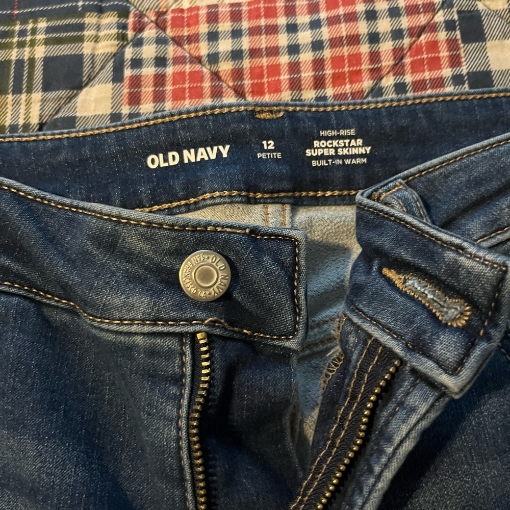 Old Navy Rockstar Super Skinny Jeans - Picture 3 of 8